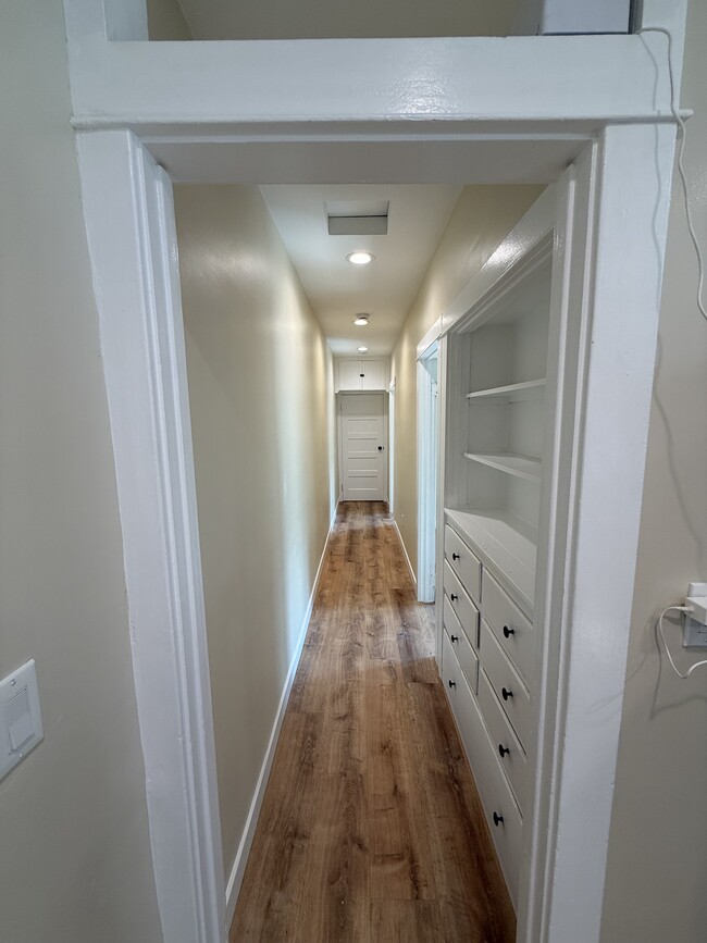 Hallway 2924 - 2822 S Holt Ave