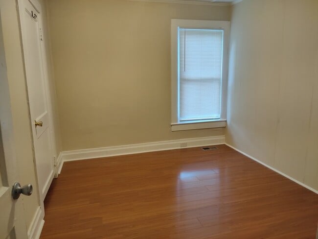 Building Photo - 1205 Laura Ave