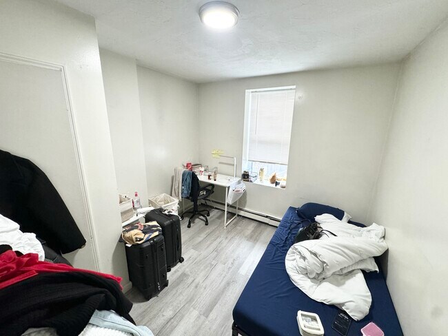 Building Photo - 82 Hammond St