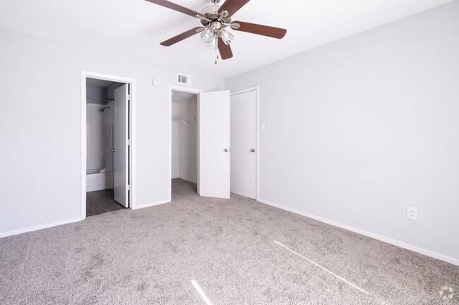 Bedroom - 1BR, 1BA - 525SF - Carriage Woods Apartments