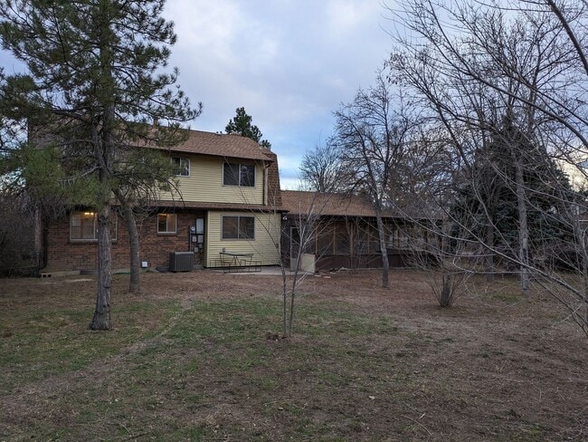 Building Photo - 11065 Pinyon Dr
