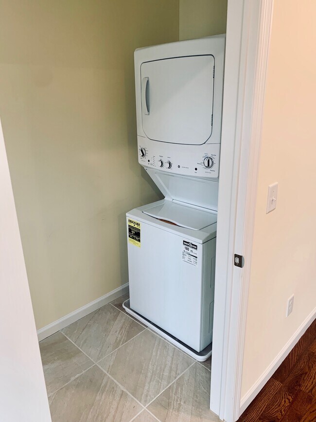 Washer/Dryer - 311 Jersey St