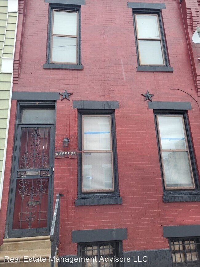 Building Photo - 3 br, 1 bath House - 3947-3949 Wyalusing Ave.