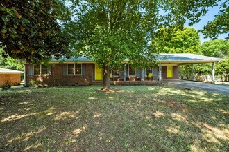 Building Photo - 683 Huntington Road