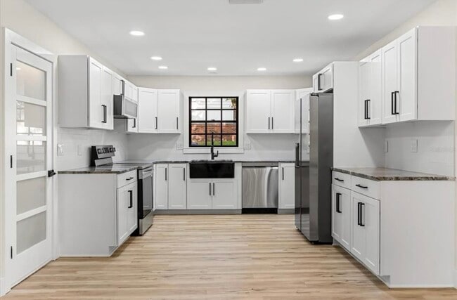 Foto del edificio - 643 Princewood Dr