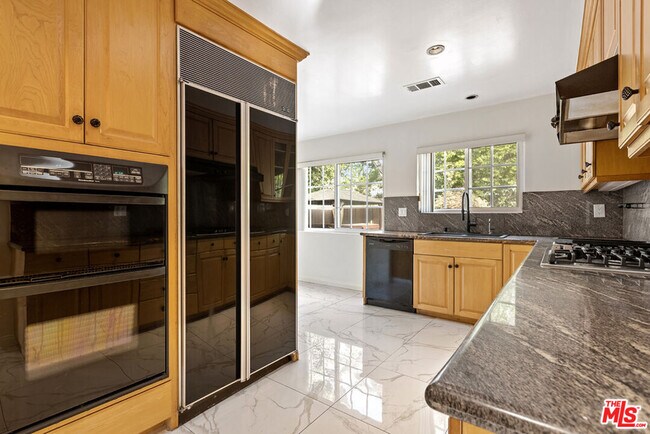 Foto del edificio - 5724 Greenbush Ave