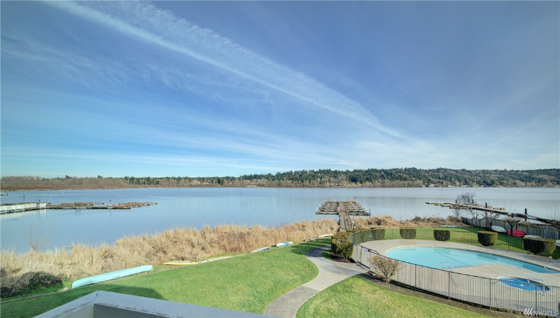 Primary Photo - 4214 West Lake Sammamish Pkwy NE