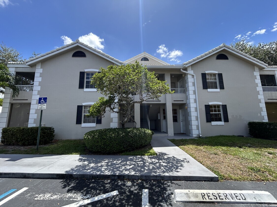 Foto principal - 2890 N Oakland Forest Dr