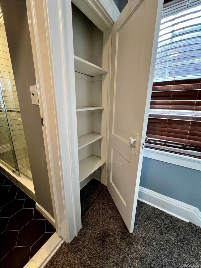 Foto del edificio - 112 Central Ave