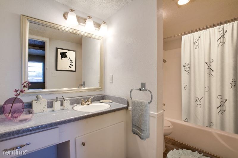 Building Photo - 2 br, 1 bath Apartment - 1012 W Pioneer Pwky