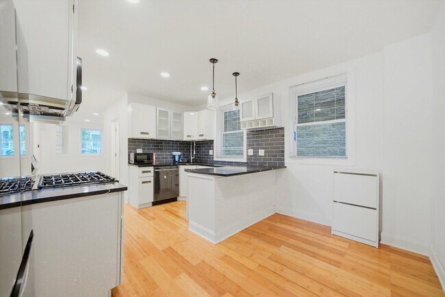 Building Photo - 2744 N Bosworth Ave