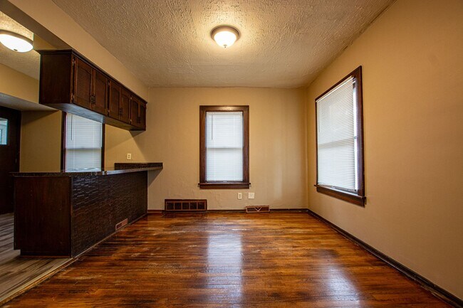 Building Photo - 3 Bedroom / 1 Bath Home in Council Bluffs!