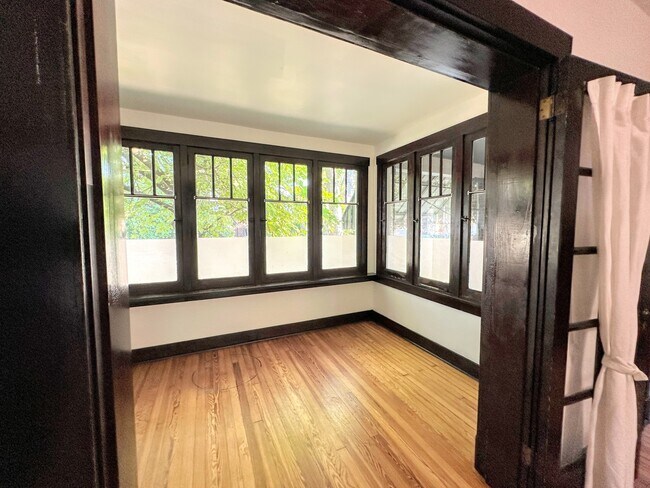 Foto del edificio - 7104 Schoyer Ave