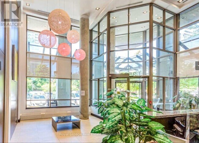 Photo du bâtiment - 3504 Hurontario St