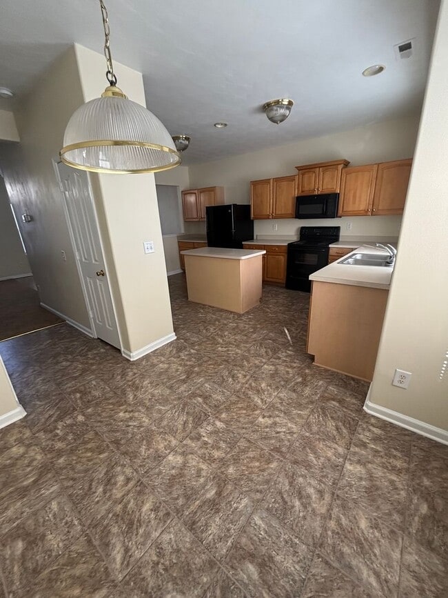 Building Photo - Beautiful 3-Bedroom, 2.5-Bathroom Condo at...