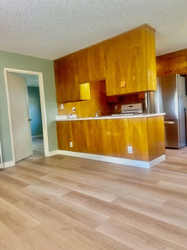 Foto del edificio - Pet-Friendly 1 BD | BA Duplex in Oakland
