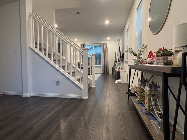 Foto del edificio - Gorgeous New home with 4 bed/2.5 bath in Brentwood