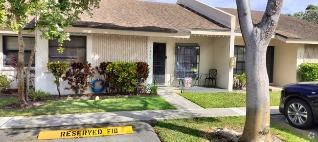 Building Photo - 2780 S Oakland Forest Dr