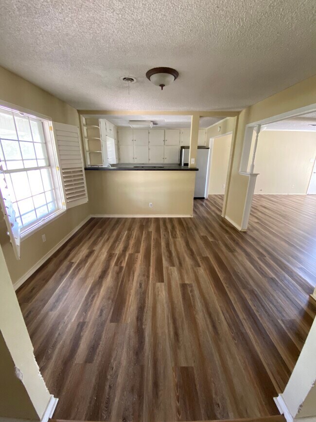 dining room - 816 Laurence Dr