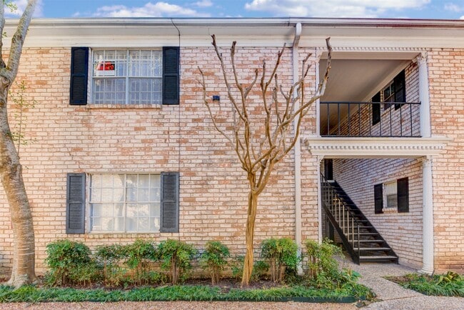 Building Photo - 7900 Westheimer Rd