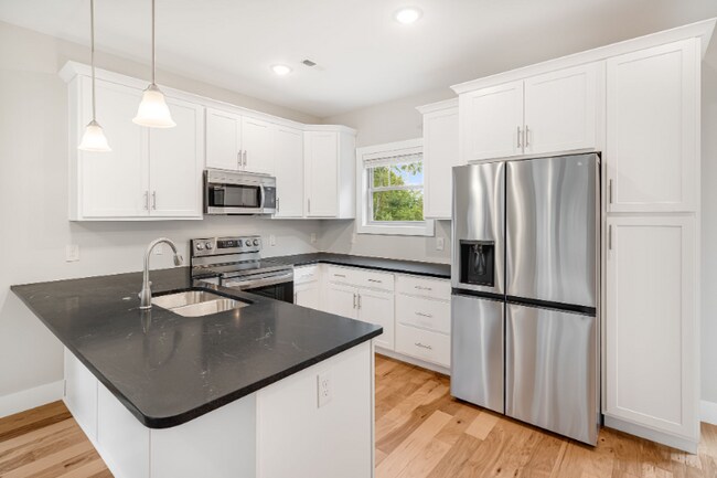 Foto del edificio - 32 Wheeler Rd