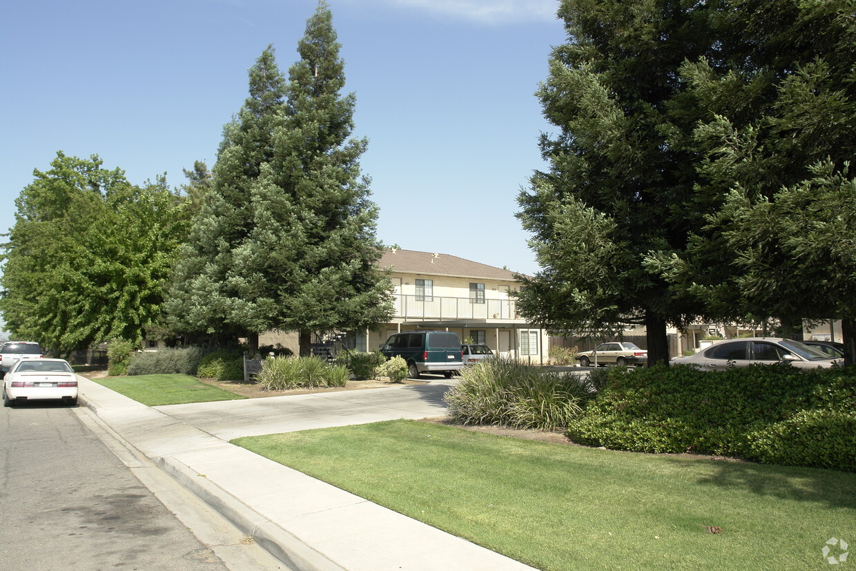 Building Photo - Lincoln Place Apartments