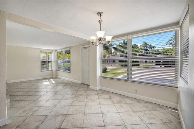 Foto del edificio - 933 SW 19th St