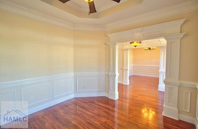 Building Photo - 1000 White Oak Cir