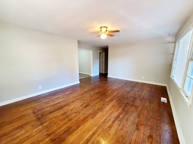 Foto del edificio - 117 Meadow Dr
