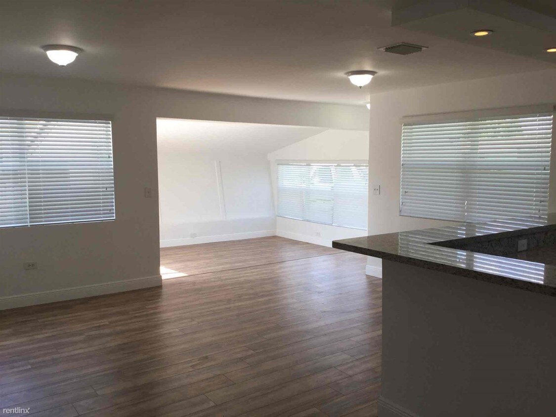 Foto principal - 3 br, 2 bath House - 2310 Sabal Palm Dr