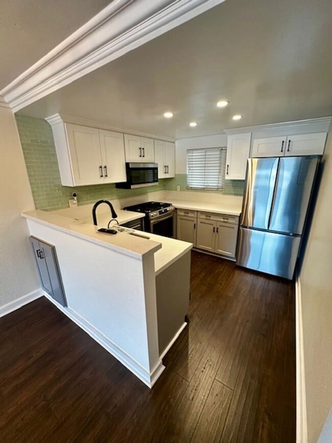 Building Photo - 2 Bedroom, 2 Bathroom Condo for Rent – Che...