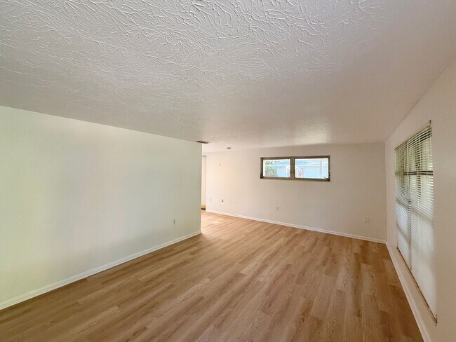 Foto del edificio - 2 Bedroom Home - Close to Siesta Key! Pet ...