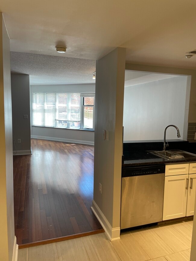 Building Photo - 1150 K St NW