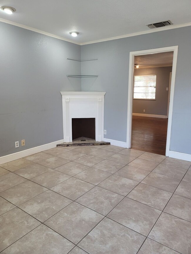 Building Photo - Newly updated medical center home