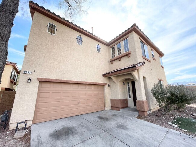 Building Photo - Beautiful 2-story house