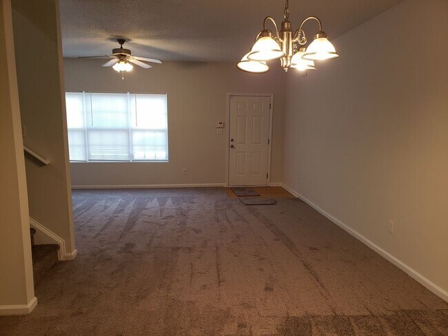 Building Photo - Townhome in Union City