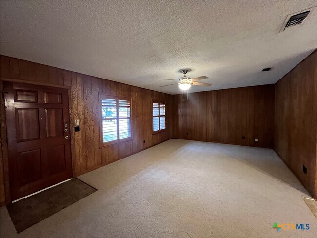 Foto del edificio - 801 Timber Dr