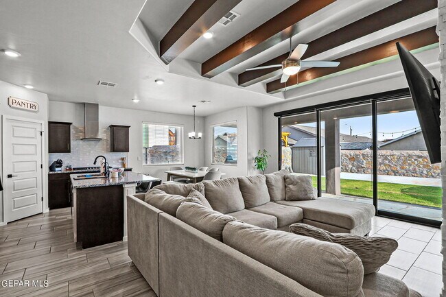 Foto del edificio - 840 Via Glorieta