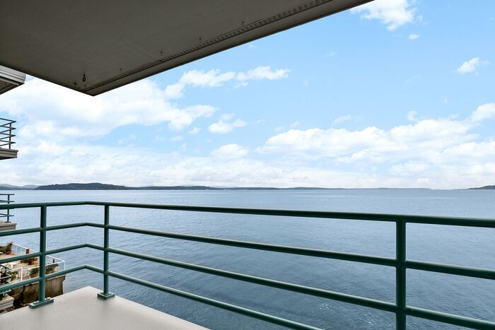 Stunning ALKI WATERFRONT Condo Overlooking Majestic Puget Sound! - Stunning ALKI WATERFRONT Condo Overlooking Majestic Puget Sound!