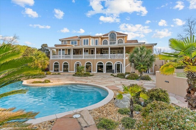 Building Photo - 200 Asphodel Dr