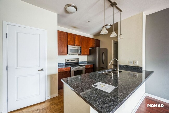 Foto del edificio - Charming 2BR Condo in Denver