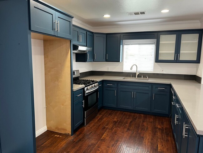 Building Photo - Beautiful 3 Bed 2 Bath House for Rent in W...