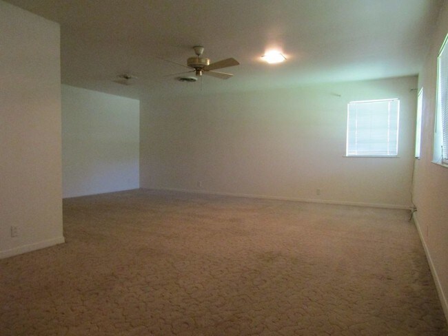 Building Photo - 5820 Labelle Rd