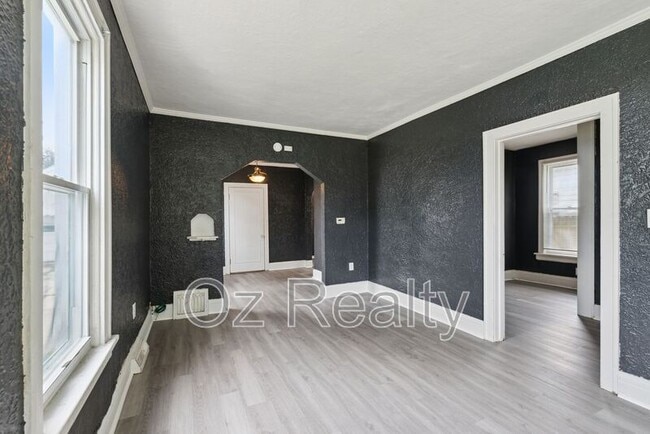 Building Photo - 1310 Almon Ave