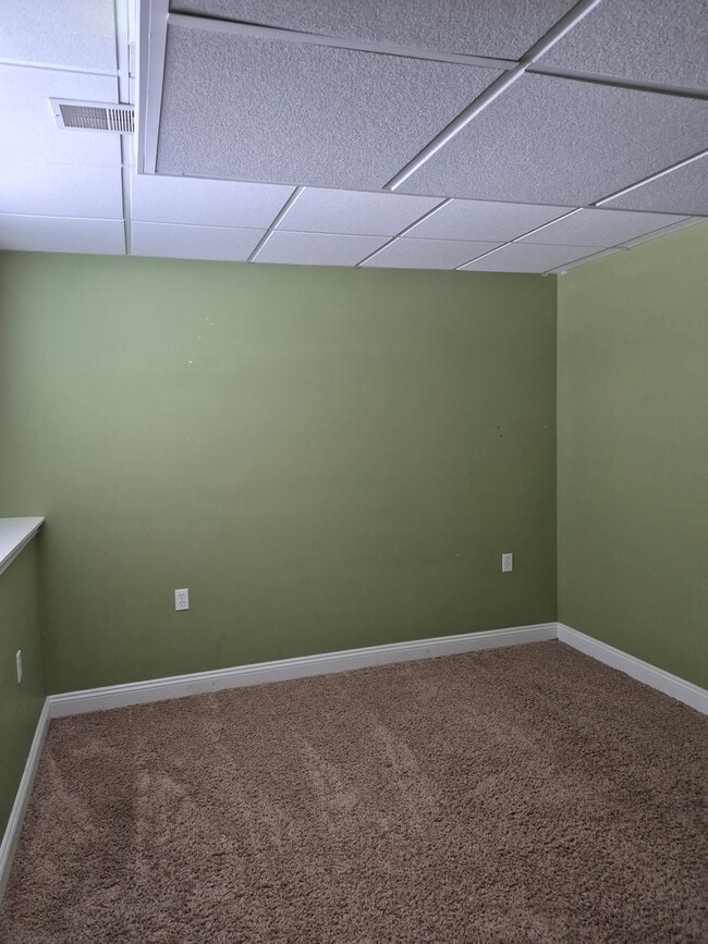 Building Photo - 79 Rogue River View Dr NE