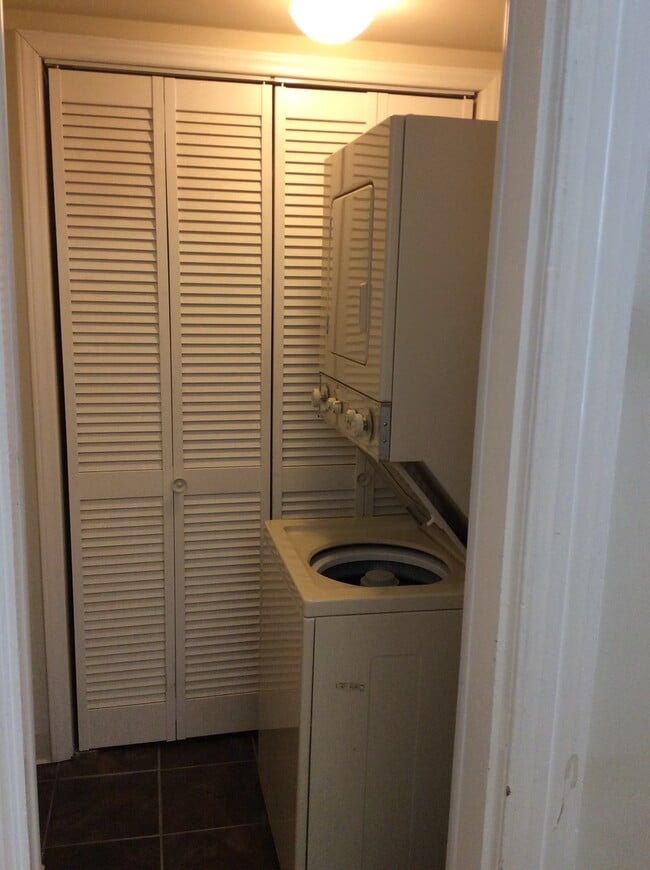 Building Photo - Unique Downtown York Apartment! 2 full baths!