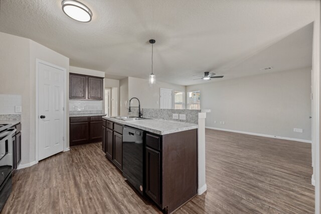 Foto del edificio - 16649 E Forrestal St