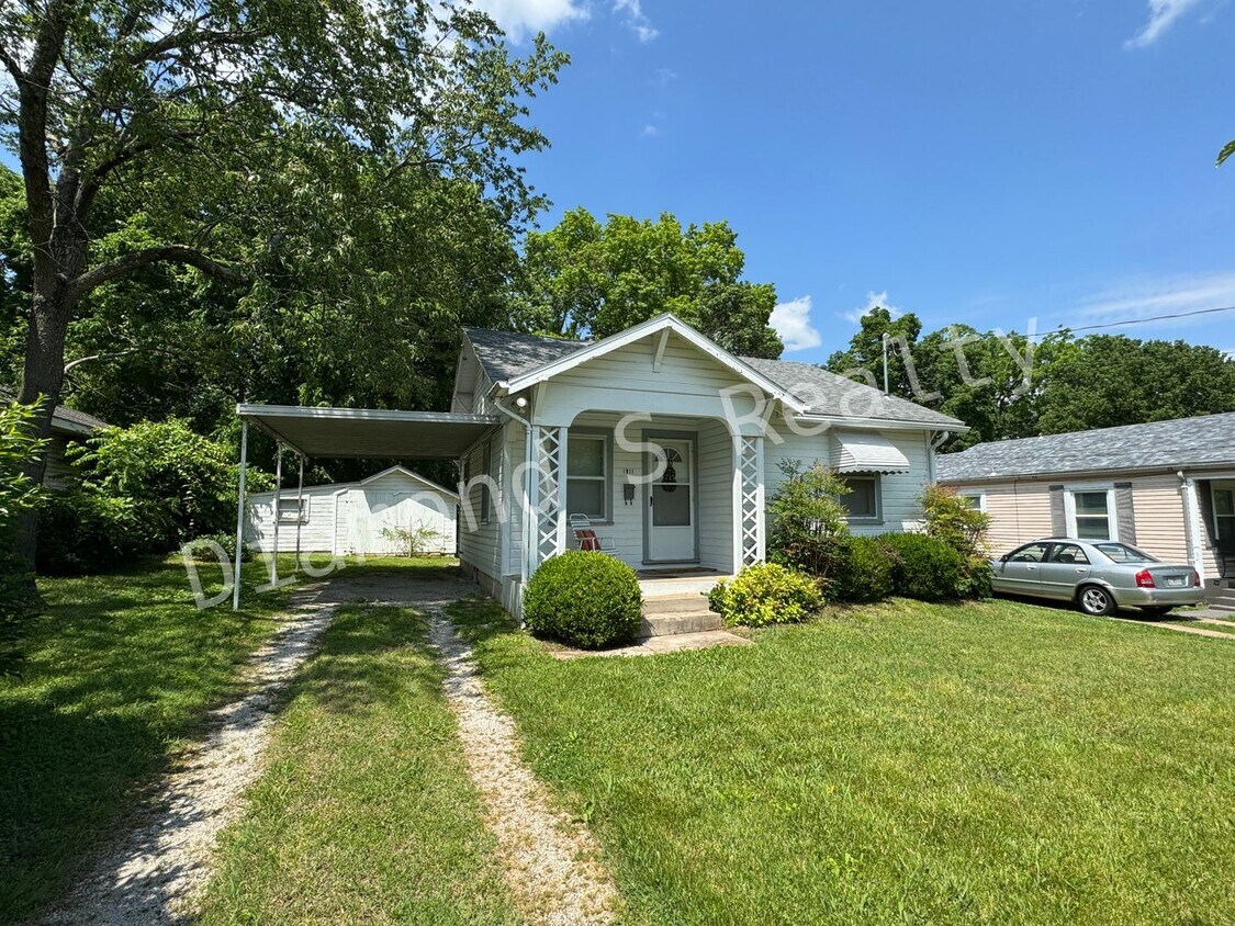 Foto principal - Cute and Clean 2 Bedroom Home Available Now!