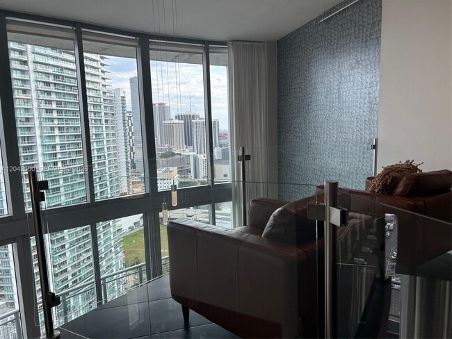 Foto del edificio - 690 SW 1st Ct