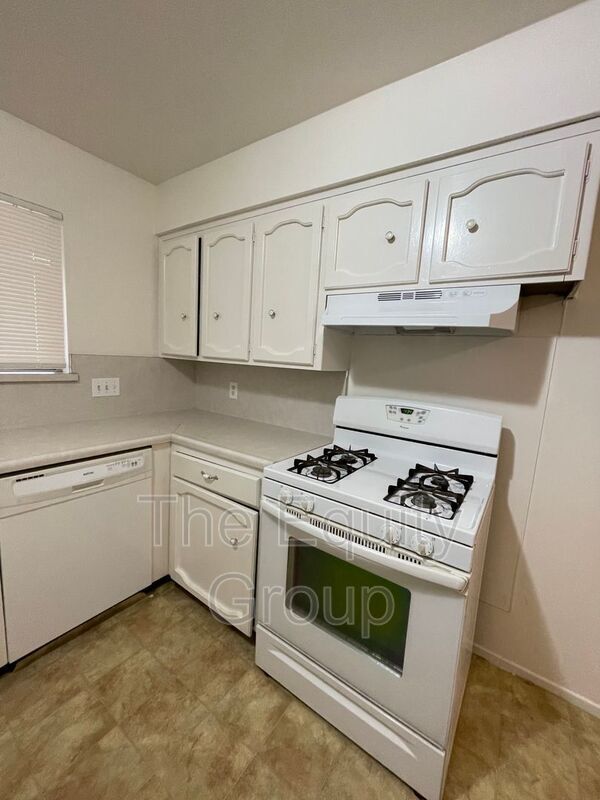 1320 W Vassar Ave Unit J, Visalia, CA 93277 Condo for Rent in Visalia